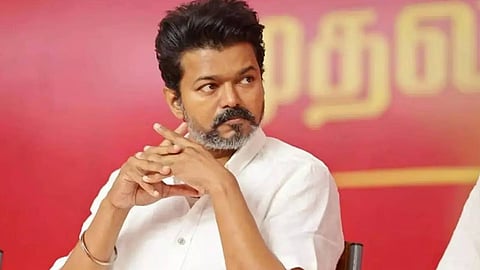 ഡിഎംകെ- എഐഎഡിഎംകെ സഖ്യത്തിന് ശ്രമിച്ചാൽ 107 എംഎൽഎമാരും രാജി വയ്ക്കും; മുന്നറിയിപ്പുമായി ടിവികെ