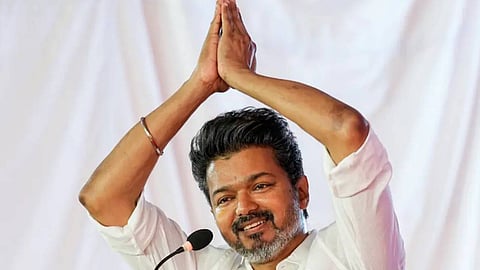 മുഖ്യമന്ത്രിക്കസേരയിലേക്ക്; സത്യപ്രതിജ്ഞ നാളെ