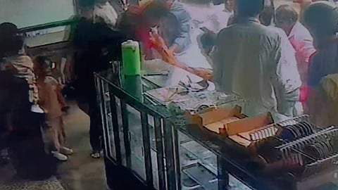 Hotel employee assaulted at Mukkam bus stand