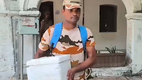 അമ്മയുടെ മുറിച്ചുമാറ്റിയ കൈയുമായി ജവാന് കമ്മീഷണര് ഓഫീസില്; ചികിത്സാ പിഴവെന്ന് ആരോപണം