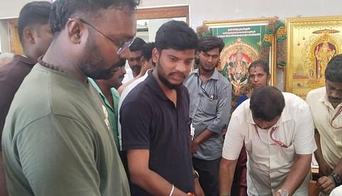 വരി നില്ക്കുന്നത് മന്ത്രിയാണെന്ന് അറിയാതെ പ്രത്യേക ദര്ശനത്തിന് കൈക്കൂലി വാങ്ങി; തമിഴ്നാട്ടില് ക്ഷേത്ര പൂജാരിക്ക് സസ്പെന്ഷന്