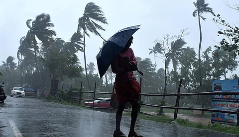 കാലവര്ഷം കനക്കും, നാളെ മൂന്ന് ജില്ലകളില് റെഡ് അലേര്ട്ട്; ഇന്ന് സംസ്ഥാന വ്യാപകമായി മഴ