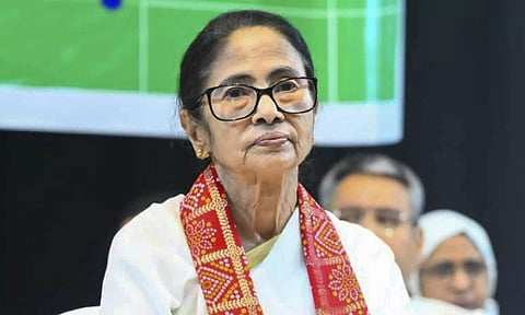പ്രതിസന്ധി രൂക്ഷമാക്കി ടിഎംസി വിമത എംപിമാരുടെ നീക്കം; രാഷ്ട്രീയത്തിൽ കാലിടറി മമത