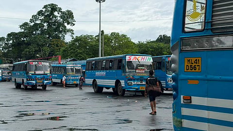 എറണാകുളത്ത് നിയമം ലംഘനം നടത്തിയ 210 സ്വകാര്യ ബസുകൾക്ക് പിഴ