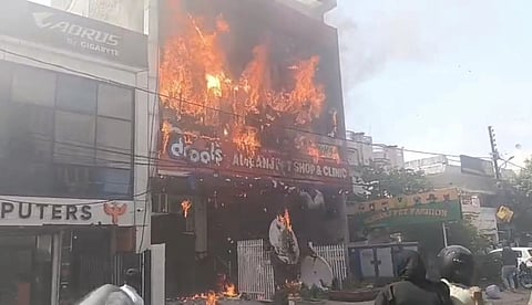ലഖ്നൗവില് കോച്ചിങ് സെന്ററില് വന് തീപിടിത്തം; 13 പേര് കൊല്ലപ്പെട്ടു