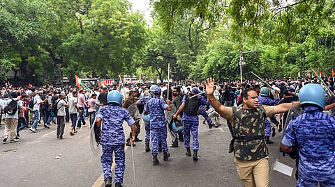 സിജെപിയുടെ പാര്ലമെന്റ് മാര്ച്ച്: ലാത്തിച്ചാര്ജ്, കണ്ണീര് വാതകം... രാജ്യതലസ്ഥാനം പ്രക്ഷുബ്ധം