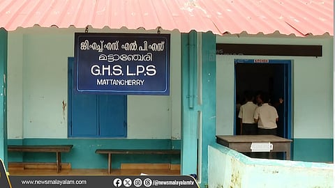 ജനല് ചില്ലുകള് അടിച്ചുപൊട്ടിക്കും... കുടിവെള്ള ടാങ്കിൽ കുളിക്കും; മട്ടാഞ്ചേരി സര്ക്കാര് സ്കൂളില് സാമുഹിക വിരുദ്ധരുടെ അഴിഞ്ഞാട്ടം