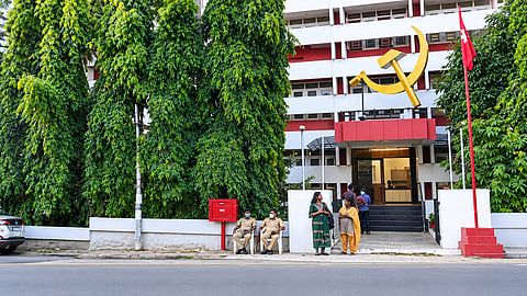 എകെജി സെന്ററിന്റെ ഭൂമി നാളെ അളക്കും; നടപടി ഹൈക്കോടതി ഉത്തരവിനെത്തുടർന്ന്, സർവകലാശാലാ ഭൂമി അളക്കാനാണ് നിർദേശമെന്ന് സിപിഐഎം