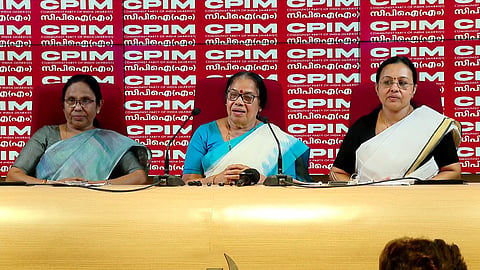 "പുതിയ ആരോഗ്യമന്ത്രി ഇതൊക്കെ നിസാരമെന്ന് കരുതി"; സർക്കാരിനെതിരെ ആഞ്ഞടിച്ച് മുൻ ആരോഗ്യമന്ത്രിമാർ