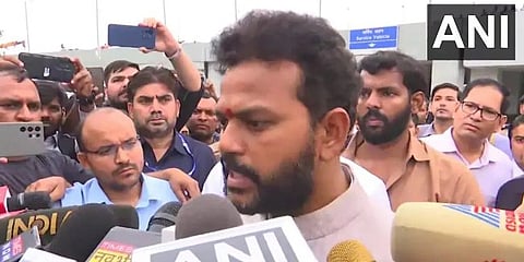 തകര്ന്ന മേല്ക്കൂര യു.പി.എ സര്ക്കാരിന്റെ കാലത്ത് ഉദ്ഘാടനം ചെയ്തത്:
ന്യായീകരണവുമായി സിവിൽ ഏവിയേഷൻ മന്ത്രി