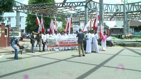 കോട്ടയത്തെ ആകാശപ്പാത പൊളിക്കണം; പ്രതിഷേധവുമായി കേരളാ കോൺഗ്രസ് എം രംഗത്ത്