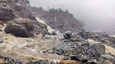 അതിശക്തമായ മഴയില് തകർന്ന ഉത്തരാഖണ്ഡ് റോഡ്