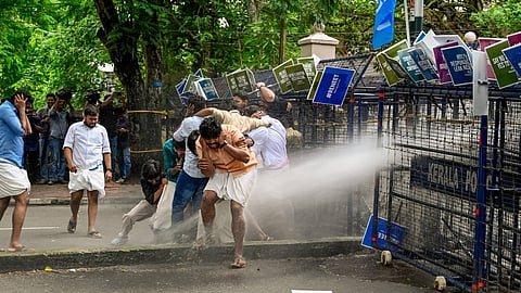 തലസ്ഥാനത്തെ യുദ്ധക്കളമാക്കി കെഎസ്യു മാർച്ച്; പൊലീസും വിദ്യാർഥികളും ഏറ്റുമുട്ടി