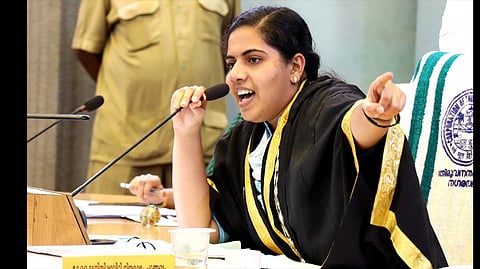 ആമയിഴഞ്ചാൻ തോട്ടിലെ മാലിന്യ പ്രശ്നത്തിൽ കൃത്യവിലോപം; നഗരസഭ ഹെല്ത്ത് ഇന്സ്പെക്ടറെ സസ്പെന്ഡ് ചെയ്തു