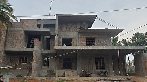 ലോക്സഭ തെരഞ്ഞെടുപ്പില് തിരിച്ചടിയായി; കെട്ടിട നിർമാണ പെർമിറ്റ് ഫീസ് കുറയ്ക്കാൻ തീരുമാനിച്ച് സർക്കാർ