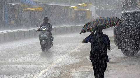സംസ്ഥാനത്ത് മഴ കനക്കും;
ഇന്ന് മൂന്ന് ജില്ലകളിൽ ഓറഞ്ച് അലേർട്ട്