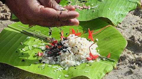 പിതൃക്കള്ക്ക് പ്രാധാന്യമുള്ള ദക്ഷിണായനത്തിലെ ആദ്യ അമാവാസി; എന്താണ് കർക്കിടക വാവ് ബലി