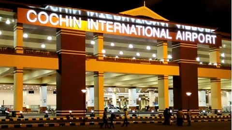 യന്ത്ര തകരാറിനെത്തുടർന്ന് വിമാനം റദ്ദാക്കി;
നെടുമ്പാശേരിയിൽ യാത്രക്കാരുടെ പ്രതിഷേധം