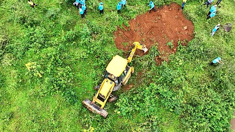 ആ മനുഷ്യരിനി ഒന്നിച്ച് അന്ത്യവിശ്രമം കൊള്ളും; മൃതദേഹങ്ങൾ സംസ്കരിക്കാനുള്ള ഭൂമി ഹാരിസൺസ് മലയാളം വിട്ടുനൽകും