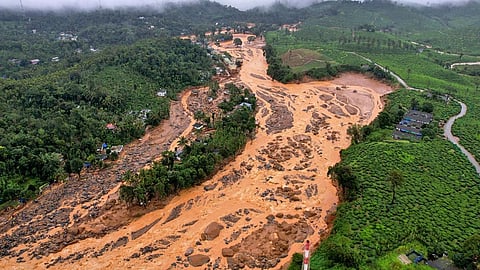 ചൂരൽമല ഉരുൾപൊട്ടലിൻ്റെ ആകാശദൃശ്യം