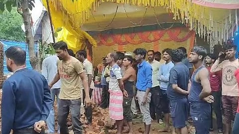 മധ്യപ്രദേശിൽ ക്ഷേത്ര മതിൽ തകർന്ന് ഒൻപത് കുട്ടികൾ മരിച്ച സംഭവം: ഉന്നത ഉദ്യോഗസ്ഥരെ സ്ഥലം മാറ്റി
