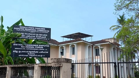 മുന്നറിയിപ്പില്ലാതെ വിമാനം റദ്ദാക്കി; 75,000 രൂപ നഷ്ടപരിഹാരം നൽകാൻ വിധിച്ച് ഉപഭോക്തൃ തർക്ക പരിഹാര കോടതി