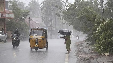 അതിതീവ്ര മഴ വരുന്നു; എറണാകുളം, തൃശൂർ ജില്ലകളിൽ ഇന്ന് ഓറഞ്ച് അലേർട്ട്
മലയോര മേഖലകളിൽ ജാഗ്രതാ നിർദേശം