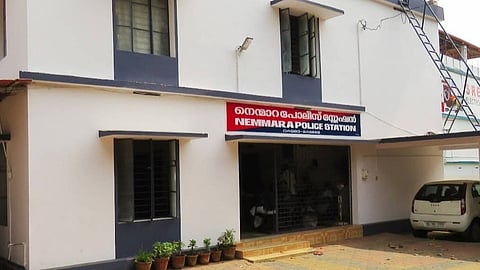 'എസ് ഐ തല്ലിയതായി തെളിവില്ല; നെന്മാറയിൽ 17 കാരനെ പൊലീസ് മർദിച്ച സംഭവത്തിൽ പ്രാഥമിക റിപ്പോർട്ട്