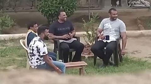 ജയിലിലെ ആഡംബര സൗകര്യം; കൊലക്കേസ് പ്രതിയാ നടന് ദര്ശനെ ബെല്ലാരിയിലെ ജയിലിലേക്ക് മാറ്റാന് തീരുമാനം