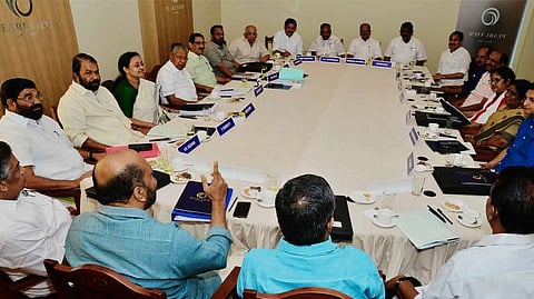 ദുരന്തബാധിതർക്ക് ധനാശ്വാസം, പദ്ധതി വിഹിതങ്ങളുടെ ക്രമീകരണം; നിർണായക തീരുമാനങ്ങളുമായി മന്ത്രിസഭാ യോഗം