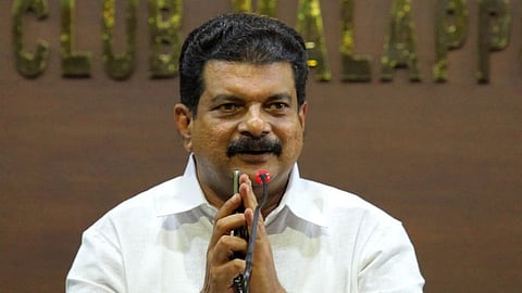 മലപ്പുറം എസ്പിയുടെ വസതിയില് മരംമുറിയുണ്ടെന്ന് പി.വി. അന്വർ; പരിശോധനയ്ക്കെത്തിയ എംഎല്എയെ തടഞ്ഞ് പൊലീസ്