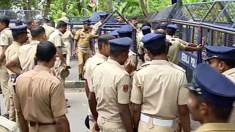 എല്ലാ പൊലീസ് ഉദ്യോഗസ്ഥര്ക്കും ഓണാഘോഷം ഉറപ്പാക്കും; ഡിജിപിയുടെ പ്രത്യേക ഉത്തരവ് പുറത്തിറങ്ങി