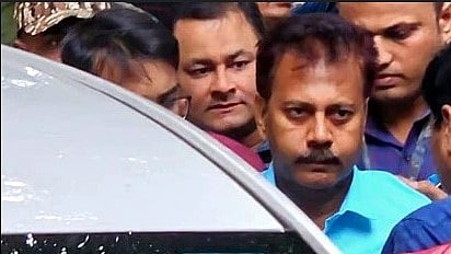 കൊൽക്കത്ത ഡോക്ടറുടെ കൊലപാതകം: മുൻ പ്രിൻസിപ്പാളും പൊലീസുകാരനും അറസ്റ്റിൽ