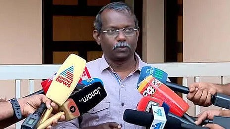 പൂക്കോട് വെറ്ററിനറി കോളേജ് മുൻ ഡീനിനെയും മുൻ അസിസ്റ്റന്റ് വാർഡനെയും തിരിച്ചെടുത്തു