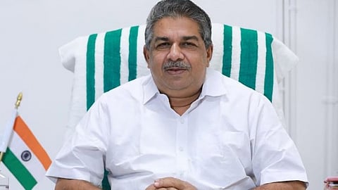 ഭരണഘടനയെ അവഹേളിച്ച കേസ്; സജി ചെറിയാനെതിരായ അന്വേഷണം സിബിഐക്ക് വിടണം, ക്ലീൻ ചിറ്റ് നൽകിയതിനെതിരെ ഹർജി