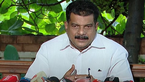 മുഖ്യമന്ത്രി തലയ്ക്ക് വെളിവില്ലാതെ എന്തൊക്കെയോ പറയുന്നു: പി.വി. അൻവർ