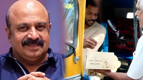 സിദ്ദീഖിന്റെ അറസ്റ്റ് തടഞ്ഞ നടപടി; വീടിന് മുന്നില് മധുര വിതരണവുമായി നാട്ടുകാര്