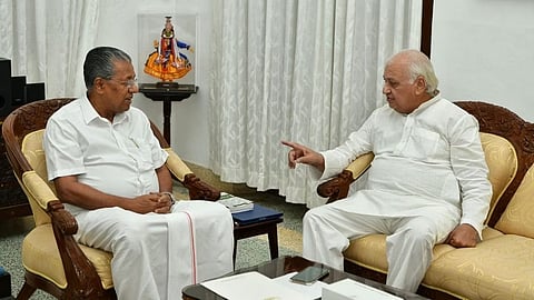 സംഘപരിവാറിനു വേണ്ടി സർക്കാരിനെ പ്രതികൂട്ടിൽ നിർത്തുന്നു; ഗവർണർക്കെതിരെ പോര് കടുപ്പിച്ച് സിപിഎം