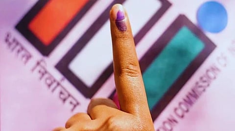 പ്രചാരണം ശക്തമാക്കി മുന്നണികൾ; നാമനിർദേശ പത്രികാ സമർപ്പണത്തിനുള്ള സമയപരിധി നാളെ അവസാനിക്കും