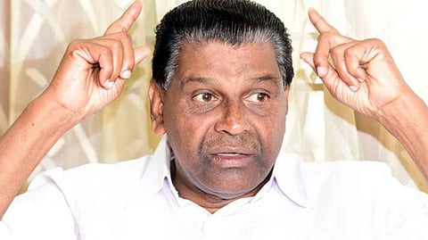 സരിൻ കോൺഗ്രസ് നേതൃത്വത്തിന് കീഴടങ്ങണം, പാർട്ടി തീരുമാനത്തിന് വിധേയപ്പെടണം: തിരുവഞ്ചൂർ രാധാകൃഷ്ണൻ