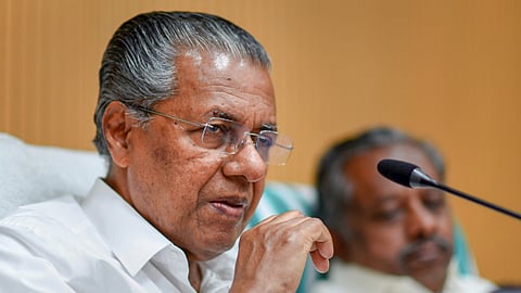 കുട്ടികള് പോലും കുടുക്ക പൊട്ടിച്ച് ദുരിതാശ്വാസനിധിയിലേക്ക് പണം നല്കി; സാലറി ചലഞ്ചില് സഹകരിക്കാത്ത ജീവനക്കാർക്കെതിരെ മുഖ്യമന്ത്രി