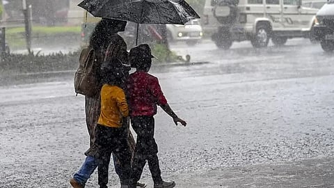 സംസ്ഥാനത്ത് മഴ കനക്കും; എട്ട് ജില്ലകളിൽ ഇന്ന് യെല്ലോ അലേർട്ട്