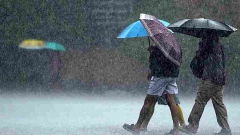 ഇന്നും മഴ കനക്കും, ഇടിമിന്നലിനൊപ്പം ശക്തമായ കാറ്റും; 12 ജില്ലകളിൽ യെല്ലോ അലേർട്ട്