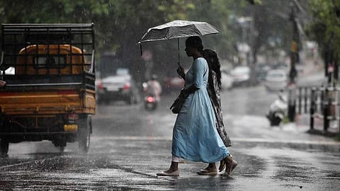 സംസ്ഥാനത്ത് ഇന്നും മഴ കനക്കും; ആറു ജില്ലകളിൽ യെല്ലോ അലേർട്ട് ശക്തമായ കാറ്റിനും സാധ്യത