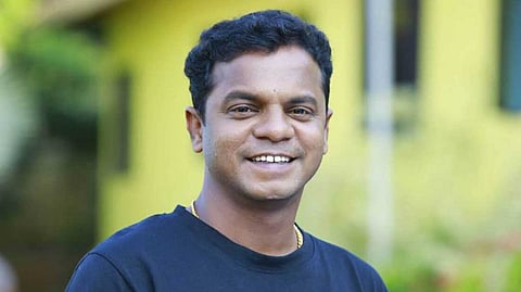 "പാവപ്പെട്ടവർ ജീവിച്ചു പൊക്കോട്ടെ ചേട്ടാ... സ്ഥാനം കിട്ടിയെന്നു വെച്ച് തലയിൽ കൊമ്പൊന്നുമില്ലല്ലോ"; പ്രേംകുമാറിനെതിരെ ധർമ്മജൻ ബോൾഗാട്ടി