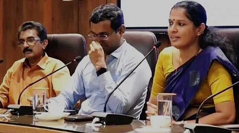 എഡിഎമ്മിൻ്റെ മരണം; സിബിഐ അന്വേഷണം വേണ്ടെന്ന് സംസ്ഥാന സർക്കാർ,
ഹൈക്കോടതിയിൽ നിലപാടറിയിക്കും