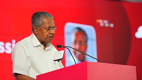 ഇരുട്ടിനെ ഇരുട്ട് കൊണ്ട് നേരിട്ടാൽ കൂരിരിട്ടായിരിക്കും ഫലം;
വർഗീയതയെ നേരിടേണ്ടത് മതനിരപേക്ഷത കൊണ്ട്: മുഖ്യമന്ത്രി