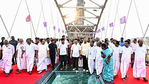 ഇന്ത്യയിലെ ആദ്യത്തെ ഗ്ലാസ് പാലം രാജ്യത്തിന് സമർപ്പിച്ച് എം.കെ. സ്റ്റാലിൻ