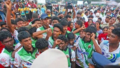 കേരളത്തിനു വേണ്ടി മെഡല് നേടിയ കുട്ടികളെയാണ് വിലക്കിയത്; കായികമേളയില് നിന്ന് വിലക്കിയതിനെതിരെ തിരുനാവായ NMHSS