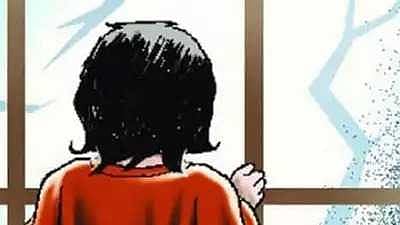 തിരുവനന്തപുരത്ത് രണ്ടരവയസുകാരിയെ കമ്പി വടികൊണ്ട് അടിച്ചു; അങ്കണവാടി ടീച്ചർക്കെതിരെ പരാതിയുമായി രക്ഷകർത്താക്കള്